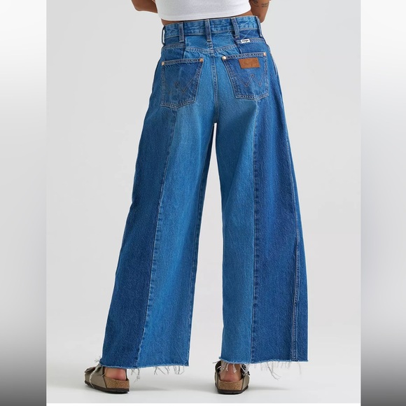 Wrangler Women’s Cowboy Barrel Jeans - Picture 2 of 7